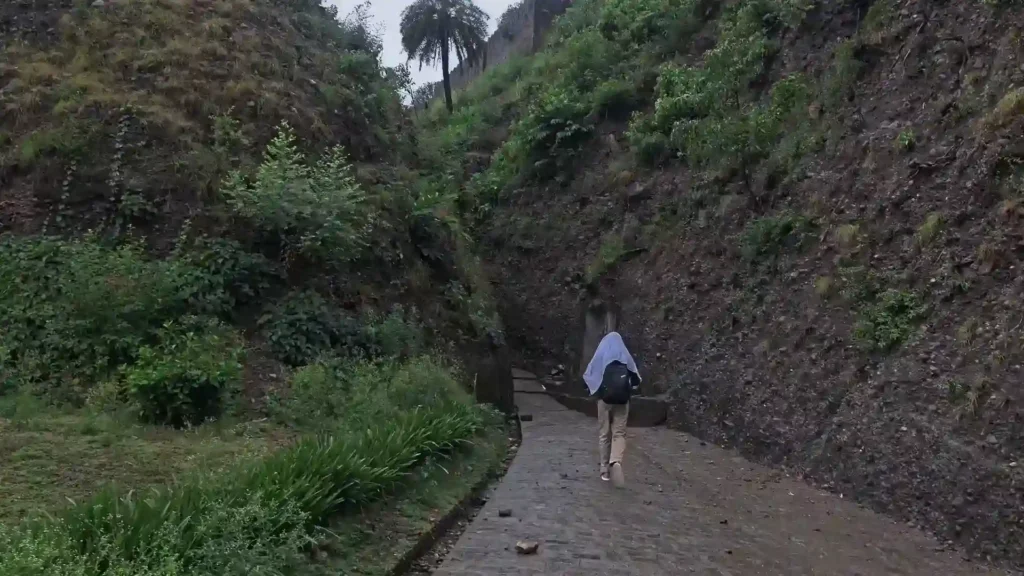 kangra fort stone falling